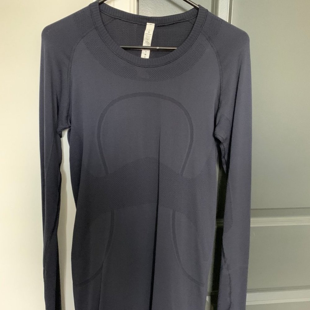 Navy Blue Long Sleeve Run Swiftly NWOT Sz 8/M